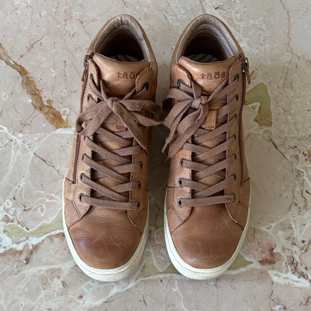 Taos Footwear women’s Tan Leather High-Top Sneakers